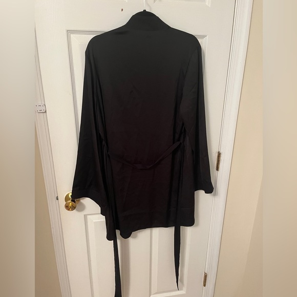 Savage X Fenty Short Satin Robe M/L - Picture 2 of 4